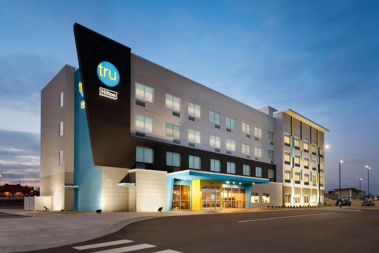 Tru By Hilton Cedar Rapids Westdale Hotel Exterior photo