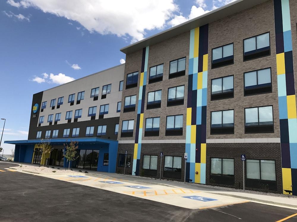 Tru By Hilton Cedar Rapids Westdale Hotel Exterior photo