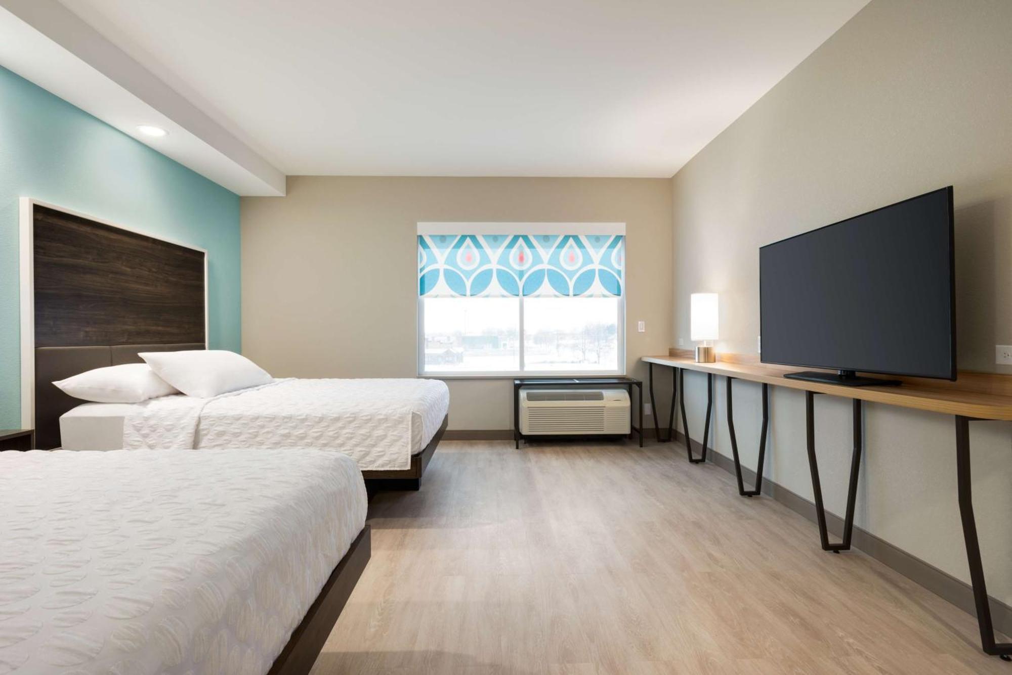 Tru By Hilton Cedar Rapids Westdale Hotel Exterior photo