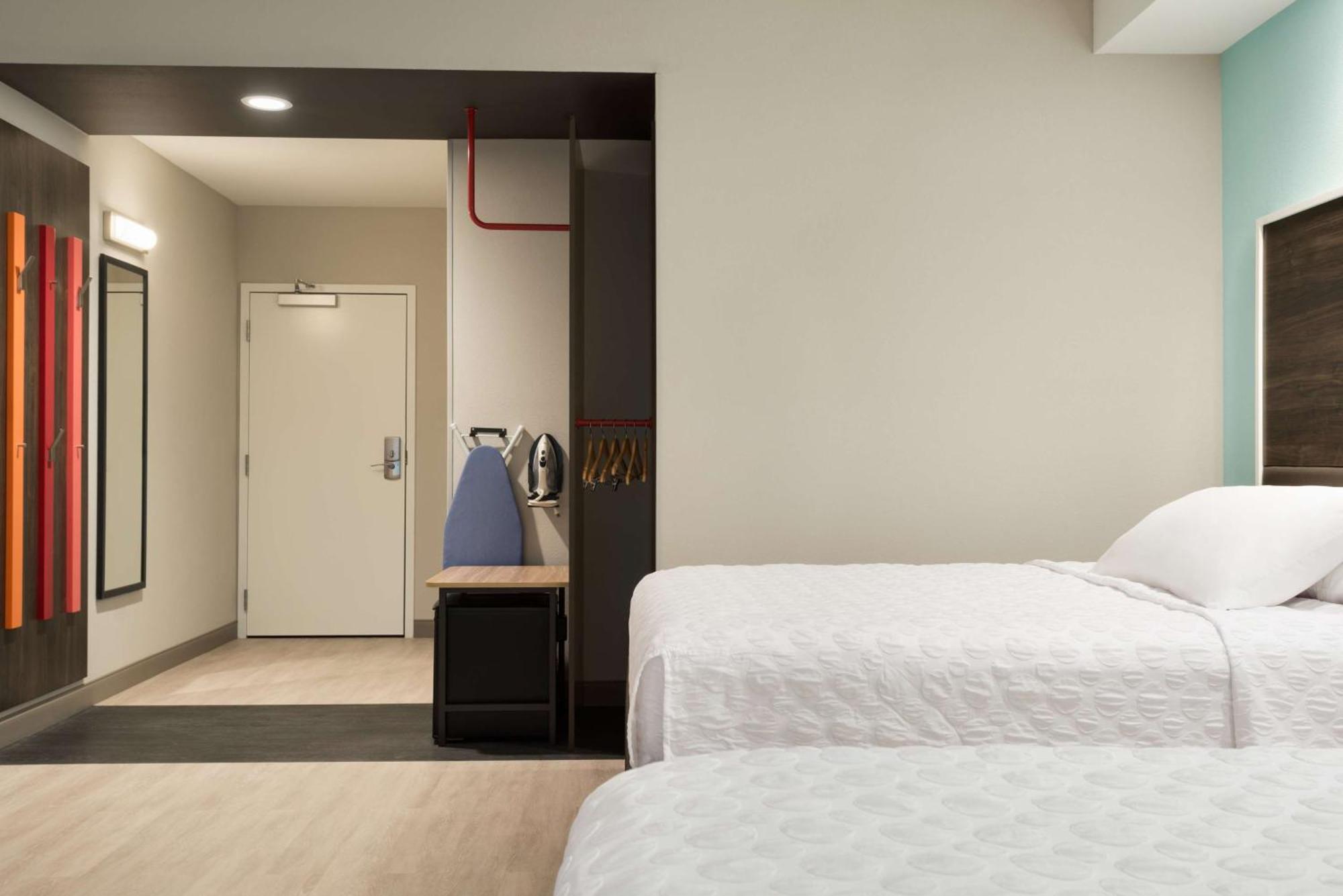 Tru By Hilton Cedar Rapids Westdale Hotel Exterior photo