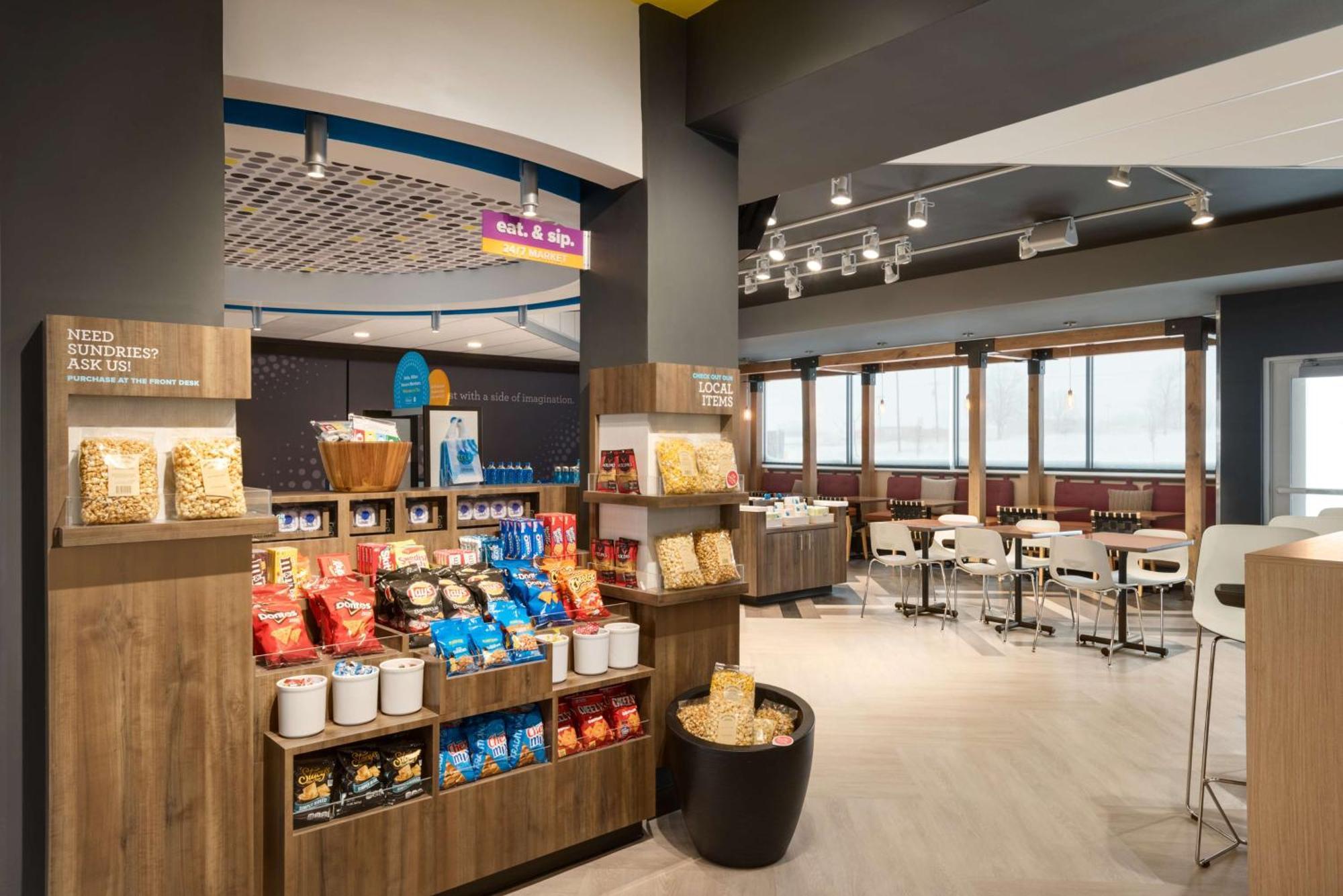 Tru By Hilton Cedar Rapids Westdale Hotel Exterior photo