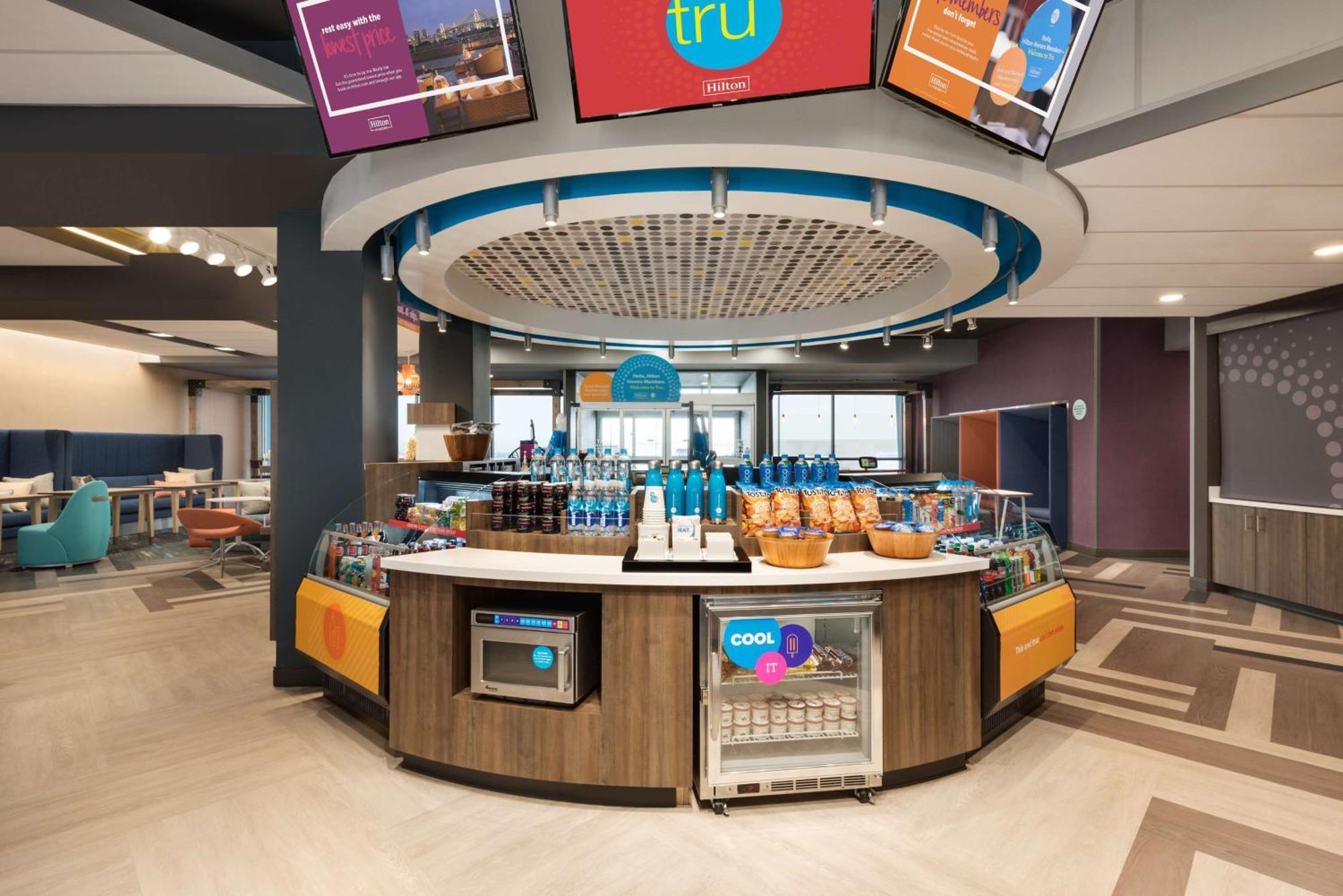 Tru By Hilton Cedar Rapids Westdale Hotel Exterior photo