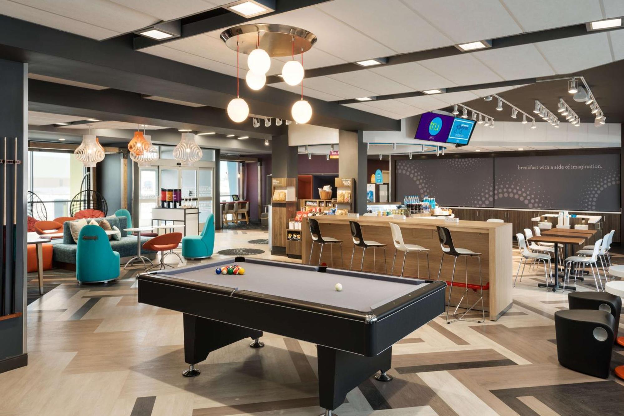 Tru By Hilton Cedar Rapids Westdale Hotel Exterior photo