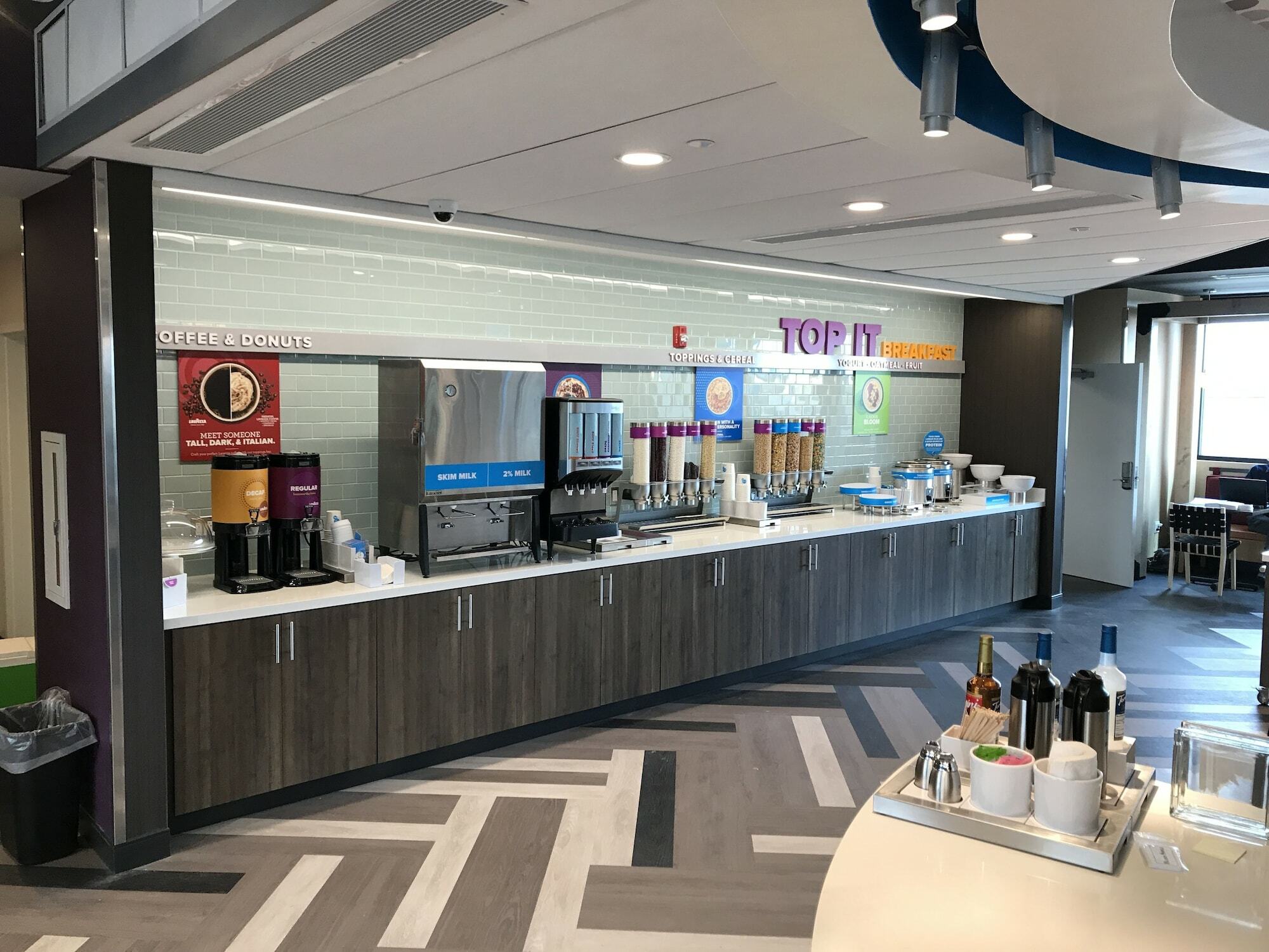 Tru By Hilton Cedar Rapids Westdale Hotel Exterior photo